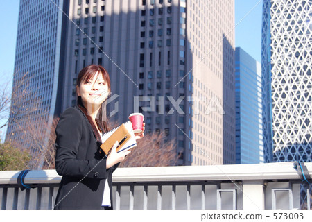 Urban business woman · break time 573003