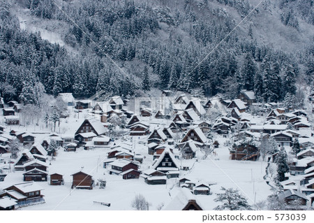埋在雪中的定居點 573039