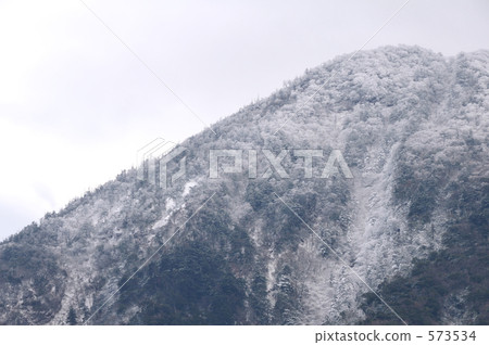 Snow makeup 573534