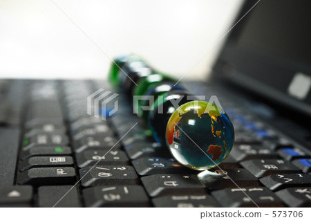 Earth and PC (notebook PC and globe ball) Earth and PC (notebook PC and globe ball) 573706