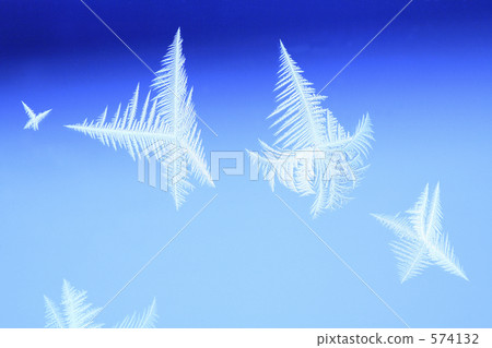 冰水晶在玻璃的 574132