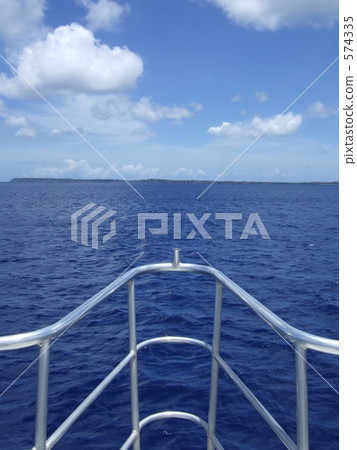 The oceanfront seen from the bow 574335