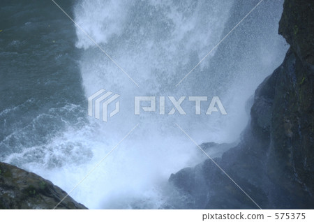 瀑布下的水潭 瀑布 石川 575375