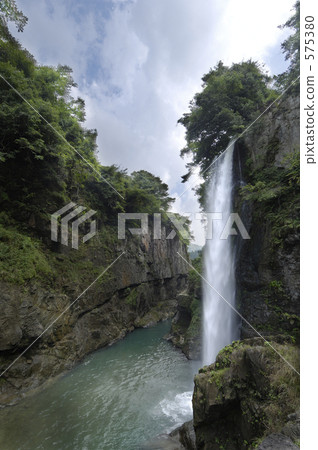 瀑布下的水潭 瀑布 石川 575380