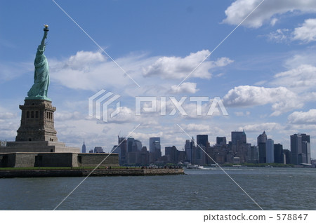 Statue of Liberty with Manhattan and Statue of Liberty and Manhattan 578847