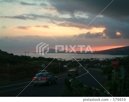 Diamond head floating in the sunset Landscape 579859