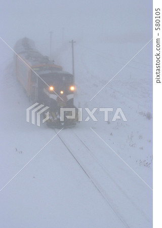 Stove train with snowstorm 580105