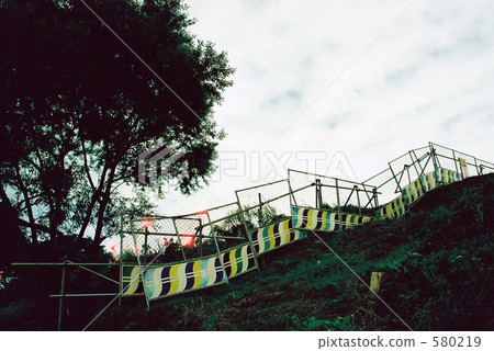 Look at the sky through the fence Look at the sky through the fence 580219
