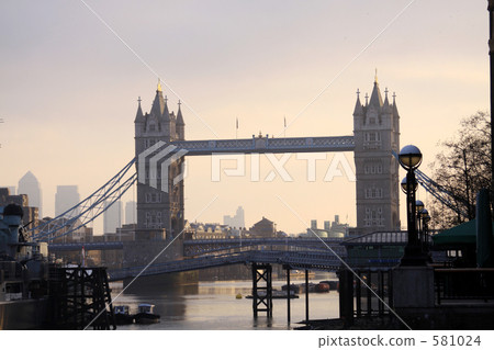 泰晤士河和塔橋 581024