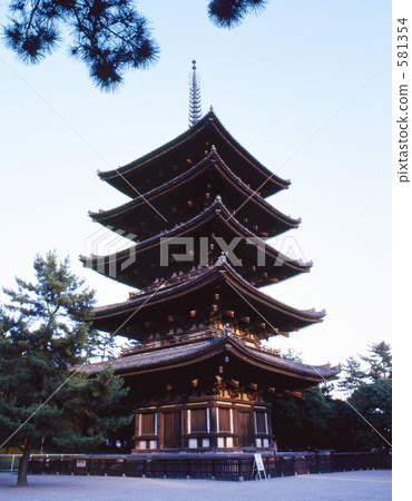 Kofuku-ji's five-storied pagoda　 581354