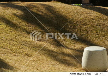 A gentle shadow A gentle shadow 581456