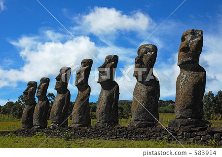 7 moai 583914