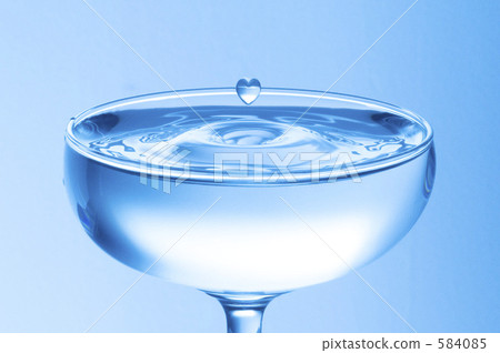 Heart drop of water 584085
