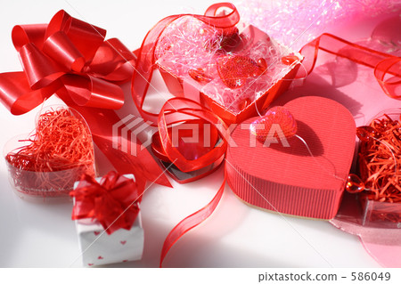 Preparation of the Valentine gift package 586049