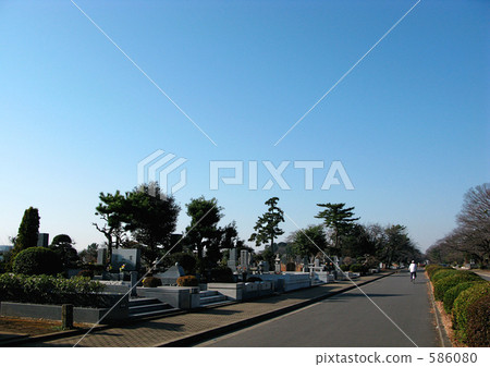 公墓和藍天 586080