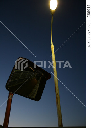 Street lights and curved mirrors 586911