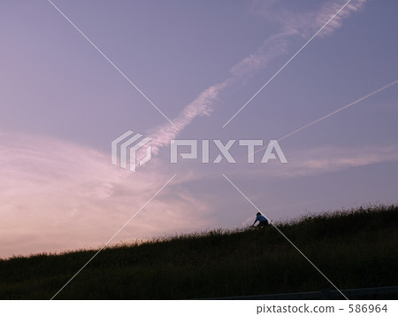 Cyclists and airplanes 586964
