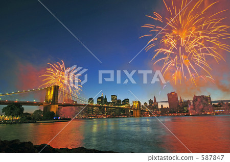Brooklyn Bridge and Fireworks Brooklyn Bridge and Fireworks 587847