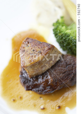 Kuroge Wagyu與鵝肝醬 592740