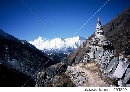 Everest Road 595299