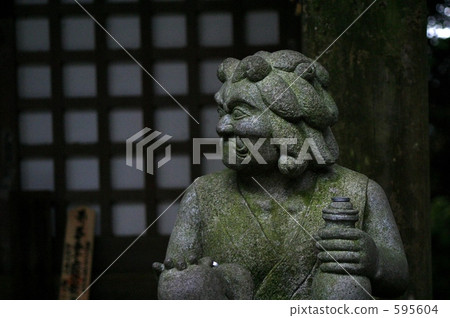 Maido of Takao Shinto temple Maido of Takao Shinto temple 595604