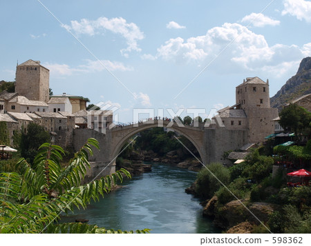 Mostar's stone bridge Mostar's stone bridge 598362