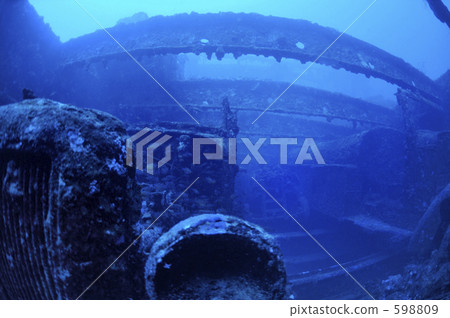 sunken ship, ocean, sea 598809