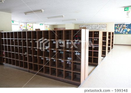 School shoebox 599348