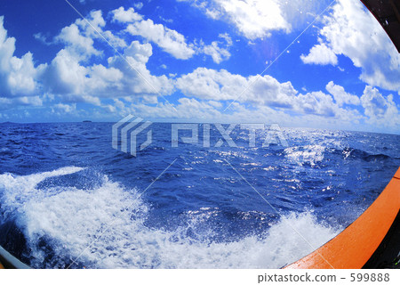jeep island, truk atoll, water spray 599888