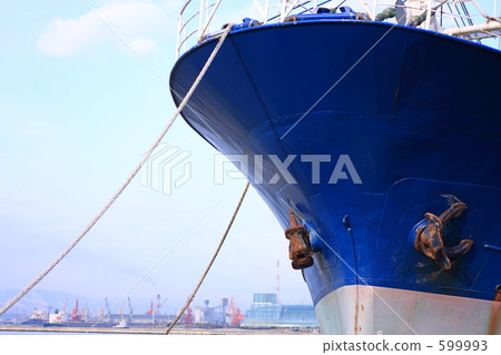 A blue fishing boat 599993