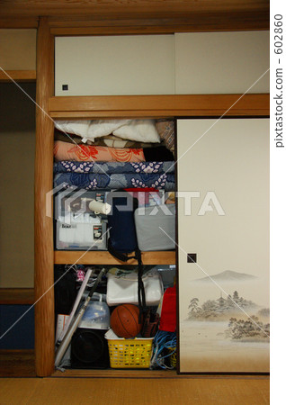 無人認領的衣櫃 602860