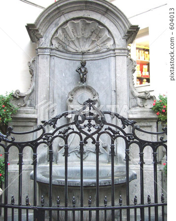 The Manneken Pis in Brussels 604013