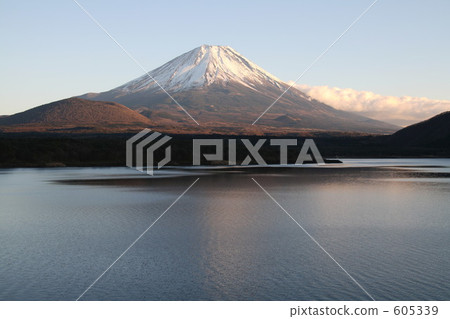 本栖湖的富士山 本栖湖的富士山 605339