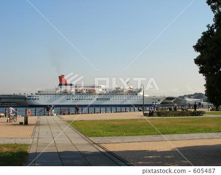 nipponmaru, passenger boat, anchoring 605487
