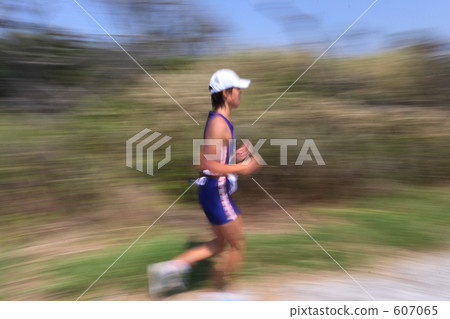 Running Running 607065