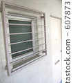 Window with cradle for crime prevention 607873
