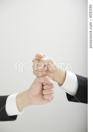 608390