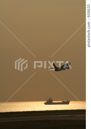 Airplane and sunset, sea and ship 2 Airplane and sunset, sea and ship 2 608620