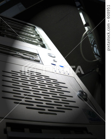 Full running server 608951