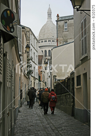 montmartre, residential area, each person 610375