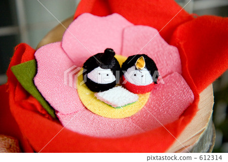 A small hina doll 612314