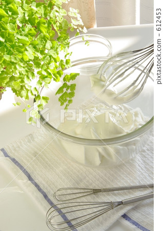 Whip with whisk 2 Whip with whisk 2 612453