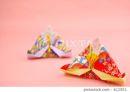 Folded chicks of Japanese paper 612951