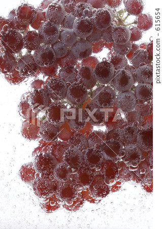 Underwater grapes Underwater grapes 615654
