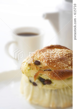 Bread and coffee 615710