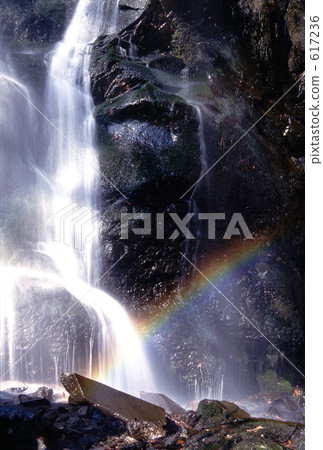 陽光無形的瀑布瀑布 617236