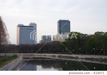 從公園看的辦公樓 618071