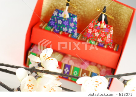 娃娃和白梅 618073