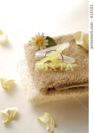 Towels and flowers and laundry scissors 618183