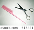 梳子和剪刀 618421